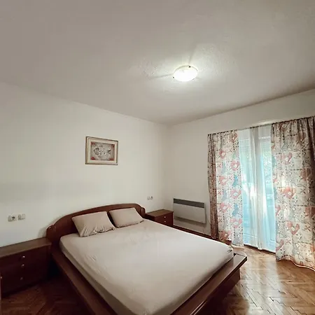 Rose Apartman *